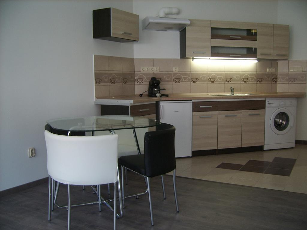 Next Door Apartment Budapest Habitación foto